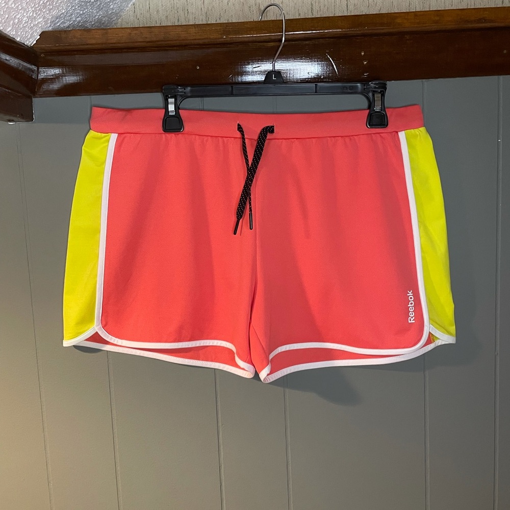 Reebok athletic shorts size large